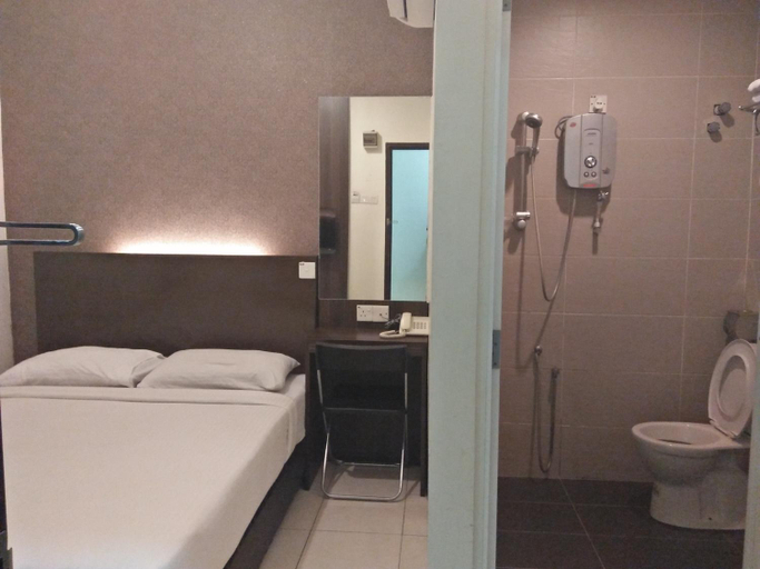 Bathroom 4, The Regency Garden Hotel, Kinta