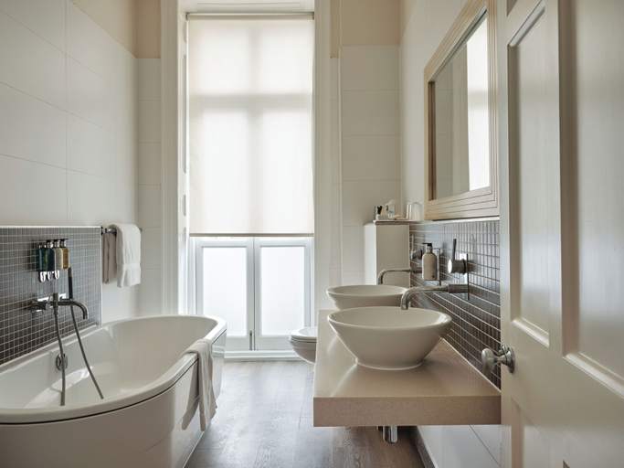 Bathroom 5, Montagu Place Hotel, London