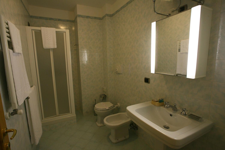 Bathroom 4, Lux Appartamenti, Rome