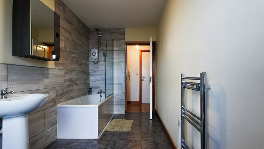 Bathroom 3, The Blissful Heaven, Manchester