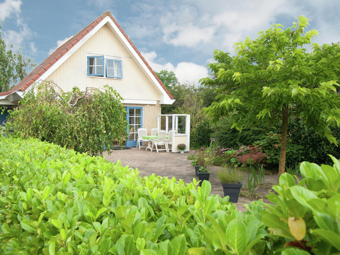 Others 3, Holiday Home in Schoorl with Fenced, Bergen
