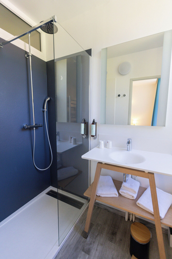 Bathroom 4, Hotel Les Bellugues, Gard
