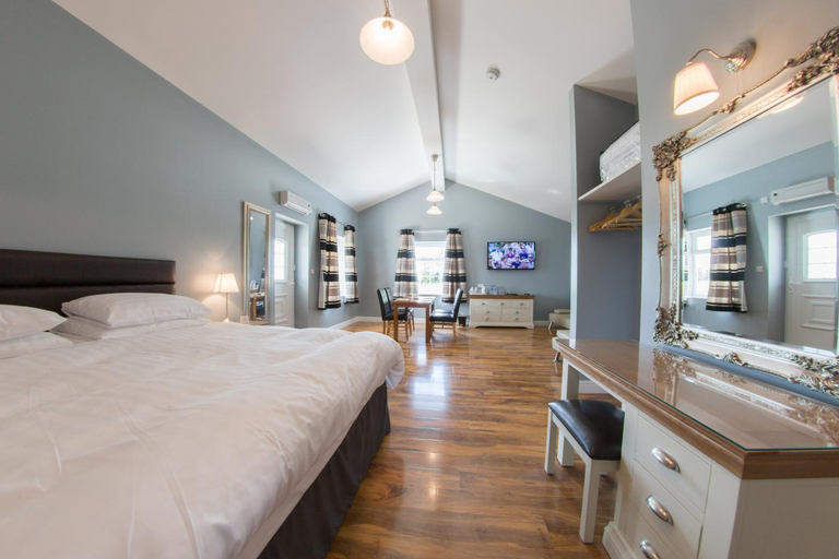 Bedroom 2, Silverstone Golf Club And Hotel, Northamptonshire