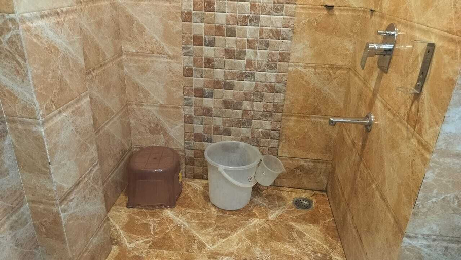 Bathroom 3, Hotel Value and Spa, Dehradun