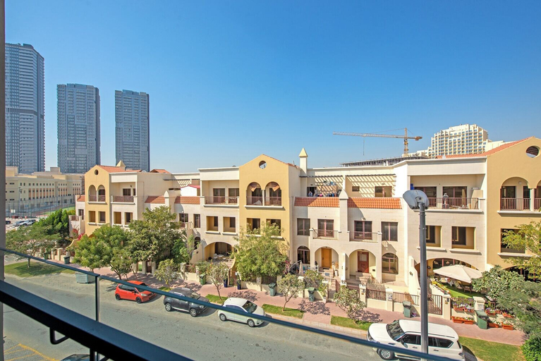 Exterior & Views 2, Czechin - Signature Livings