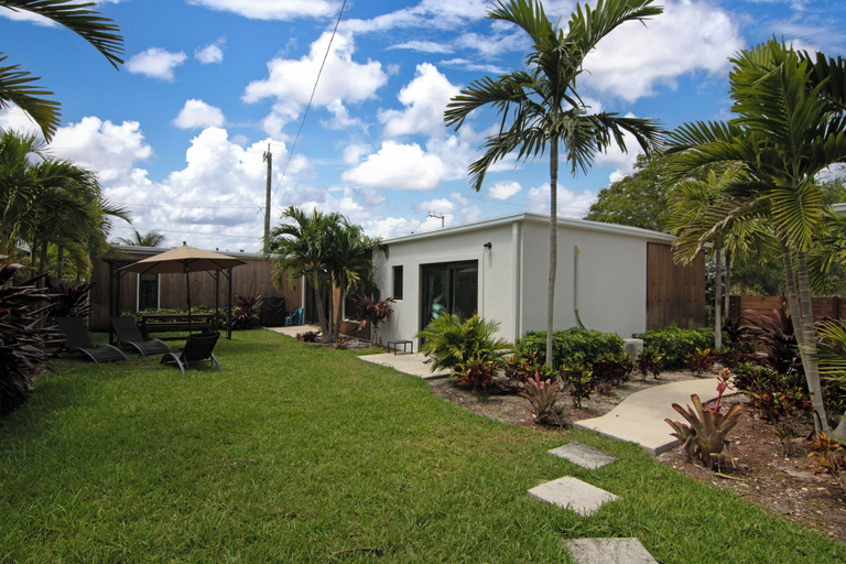 Exterior & Views 2, 4BR Sleeps 10 Pet Friendly w/ Bbq!, Broward