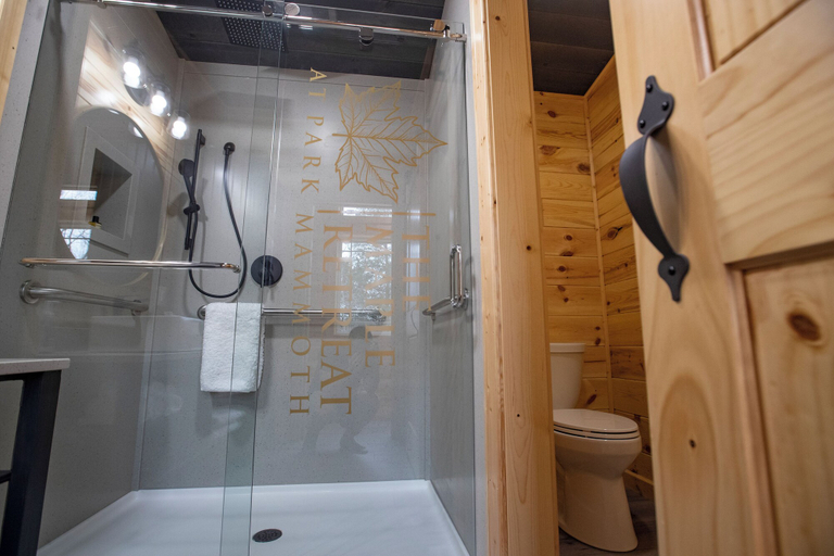 Bathroom 4, The Maple Retreat at Park Mammoth, Edmonson