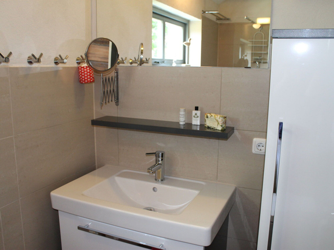 Bathroom 3, Steffenshagen Vicarage Retreat, Rostock