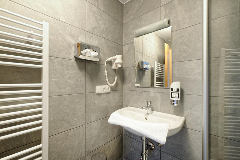 Bathroom 7