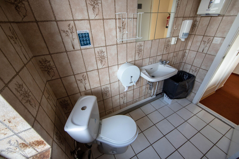 Bathroom 4, Hotel Breidavik, Vesturbyggð