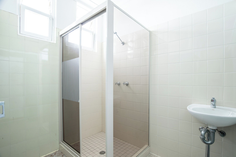Bathroom 2, Unanderra Hotel, Wollongong Bal