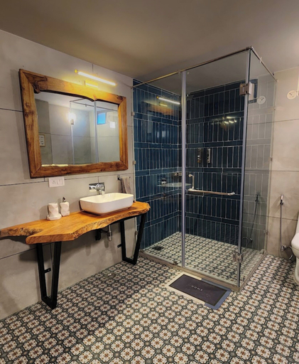 Bathroom, Goroomgo The Himalayan Shire Fagu, Shimla, Shimla