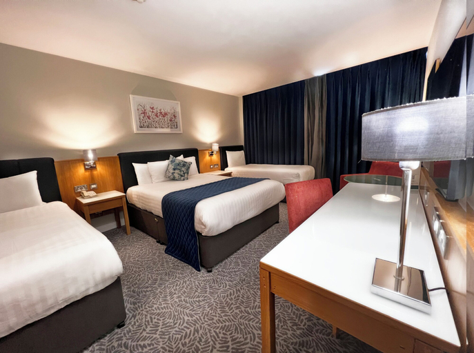Bedroom 2, City North Hotel and Conference Centre