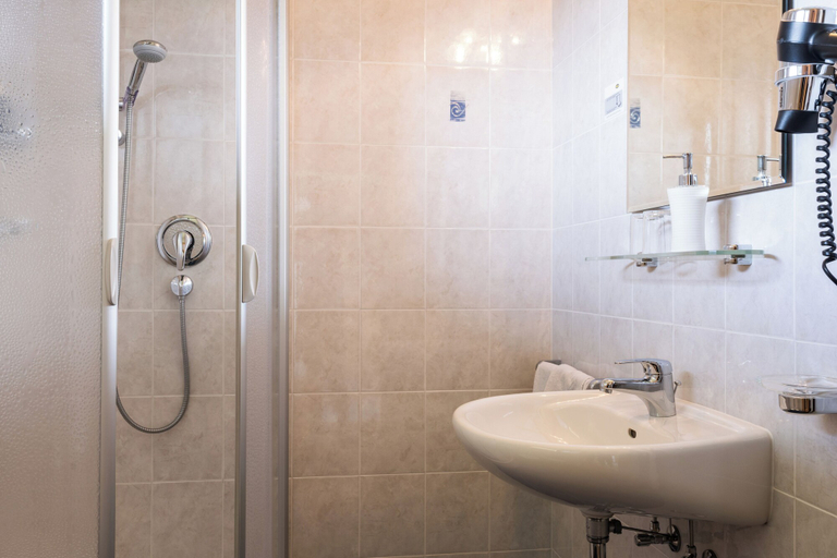Bathroom, Garni Schorneck, Bolzano