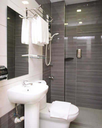 Bathroom 5, Signature Inn, Kota Kinabalu