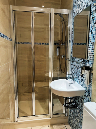 Bathroom 4, Lidos Hotel, London