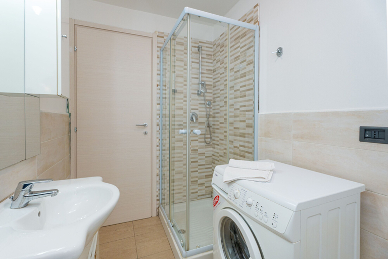 Bathroom 3, Station's Apartments Bergamo, Bergamo