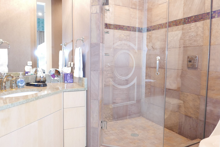 Bathroom 4, Mill Creek Gardens, Pulaski