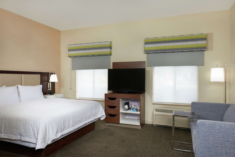 Bedroom 3, Hampton Inn & Suites Phoenix-Surprise, Maricopa
