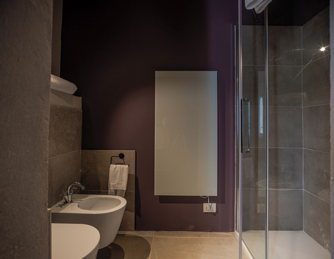 Bathroom 5, Borgo Elissa, Florence