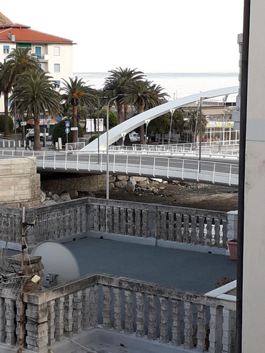 Others 5, Riva Beach House, Genova