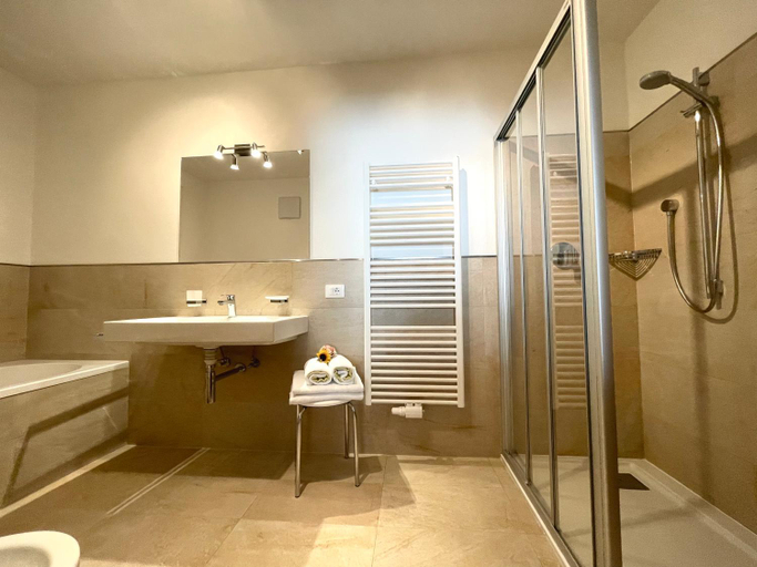 Bathroom 2, Ciasa de Zeno, Bolzano