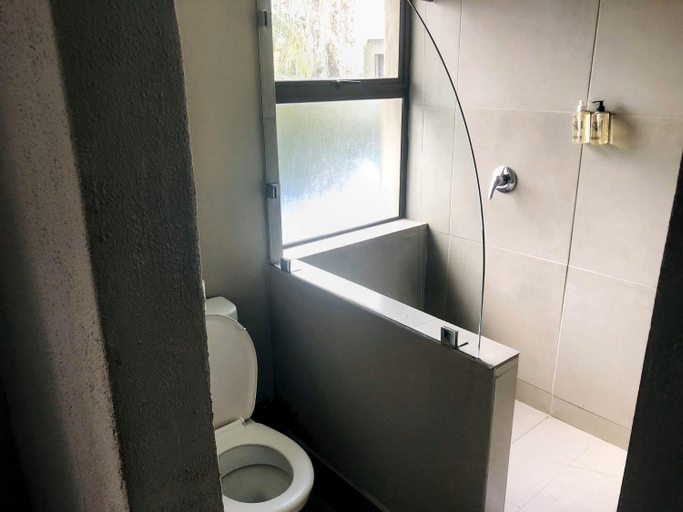 Bathroom 3, Elephant Springs Hotel and Apartments, Waterberg