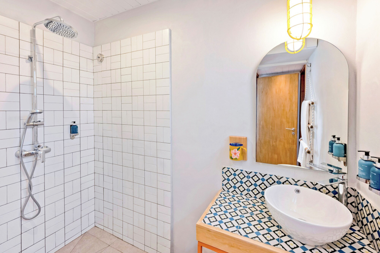 Bathroom 4, C Rodrigues Mourouk