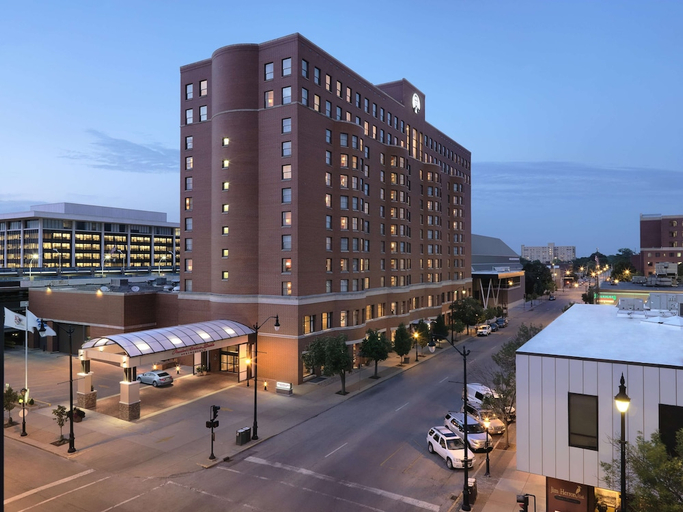 Exterior & Views, President Abraham Lincoln Springfield a DoubleTree by Hilton, Sangamon