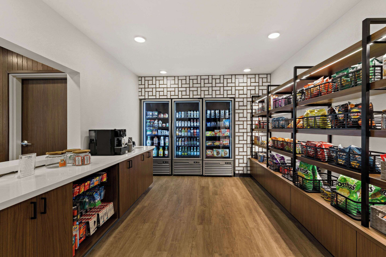 Food & Drinks 5, Everhome Suites Temecula Wine Country, Riverside