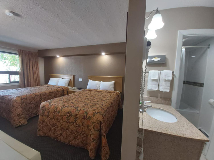 Others 5, Arnprior Motor Inn, Renfrew
