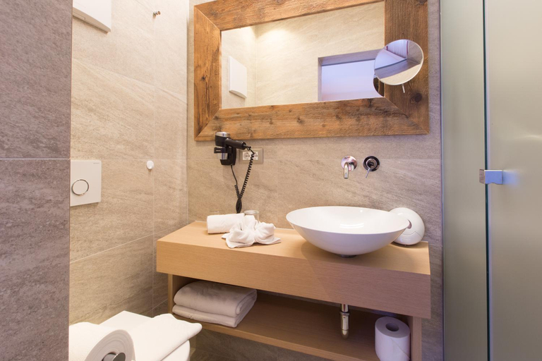 Bathroom 2, Ortlerhof, Bolzano