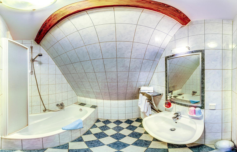 Bathroom 2, Fruhstuckspension Zanglhof, Deutschlandsberg