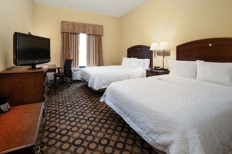 Bedroom 3, Hampton Inn Springfield, Robertson