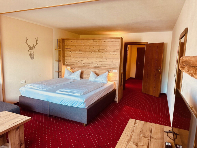 Bedroom 4, Berghotel Tirol, Reutte