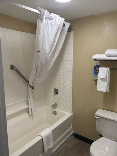 Bathroom 4, Days Inn by Wyndham Gettysburg, Adams