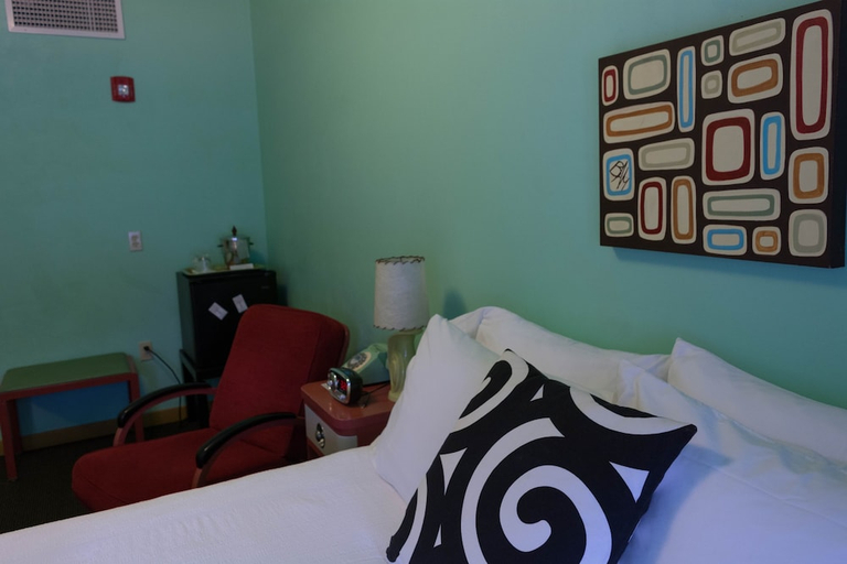 Bedroom 2, Holiday Music Motel, Door