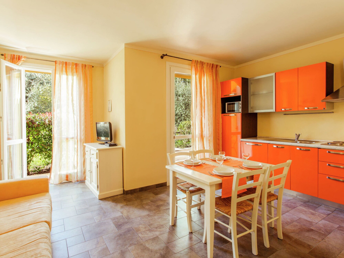 Others 4, Belvilla by OYO Attractive Residence on Lake Garda, Brescia