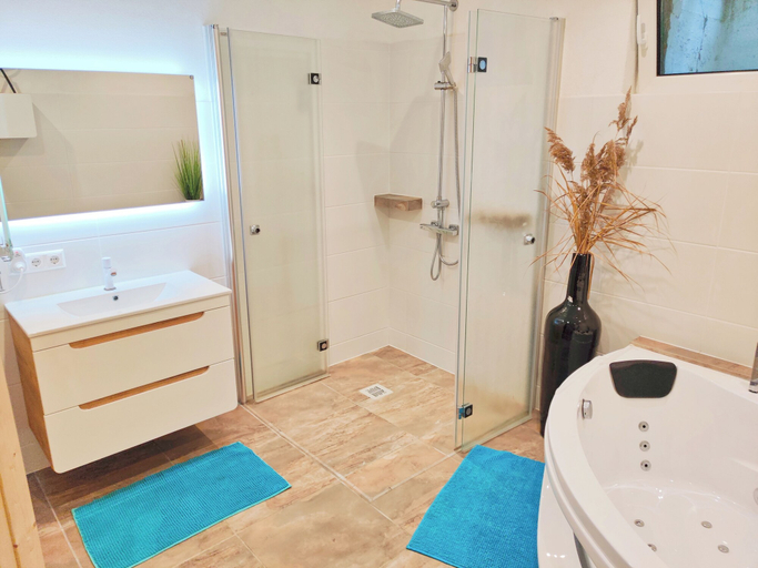 Bathroom 5, Wellness- Hottub & Sauna- Pet Friendly- Hiking, Klagenfurt Land