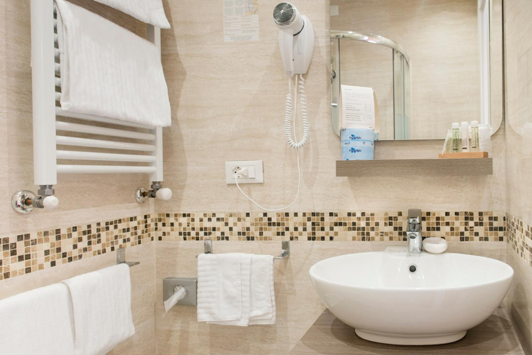 Bathroom 5, Domus Trevi, Rome
