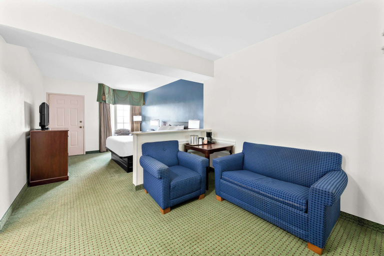 Bedroom 3, Clarion Inn Branson, Taney