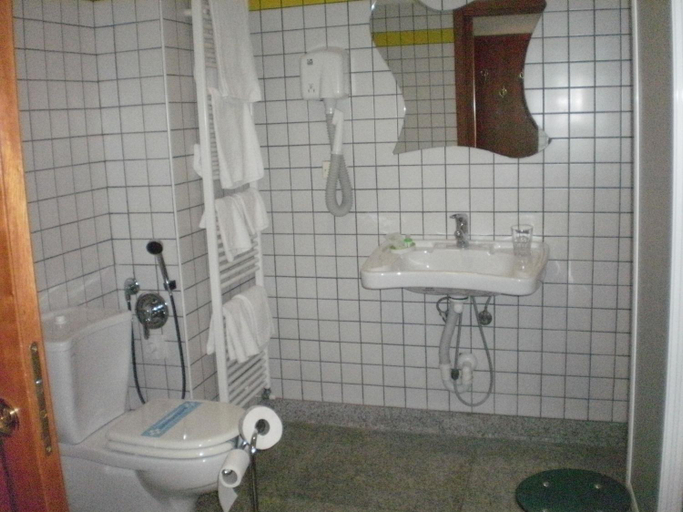 Bathroom 3, Hotel Serenella, Bergamo