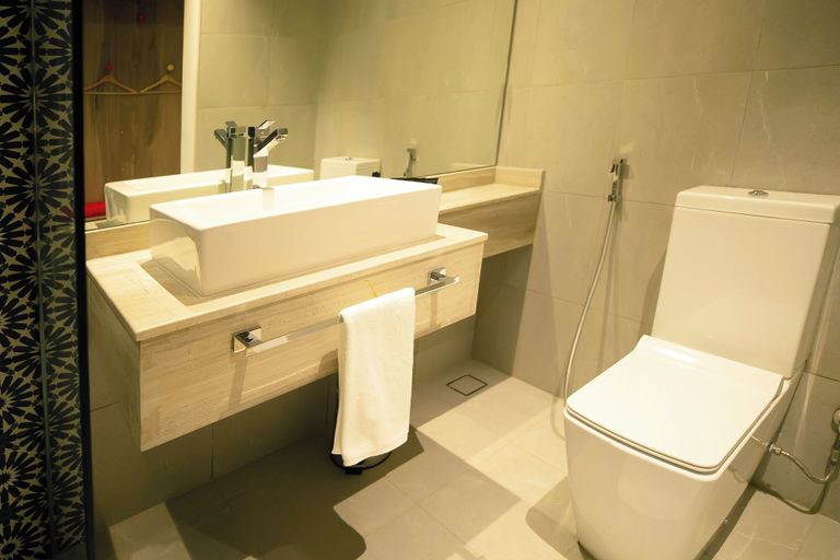 Bathroom 4, Kingsgate Canal Hotel, Dubai