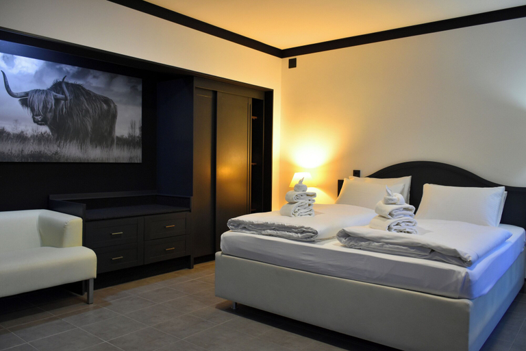 Bedroom 4, Tibet Hotel am Airport, Mettmann