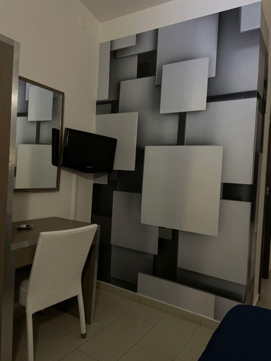 Others 4, Hotel Cristian, Napoli