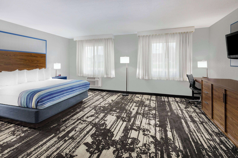 Bedroom 3, AmericInn by Wyndham Pella, Marion