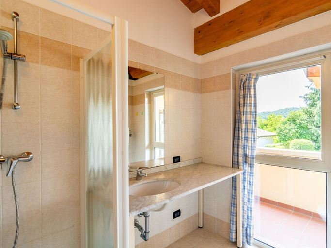 Bathroom 4, Agriturismo with Pool near Golf Course & Salò, Brescia