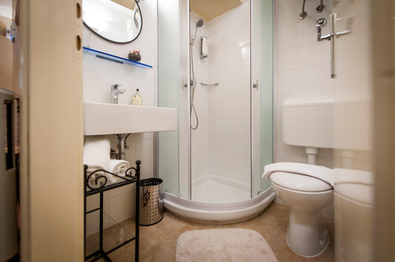 Bathroom 3, Guest house SOTTO I VOLTI Centro Storico, Rovinj