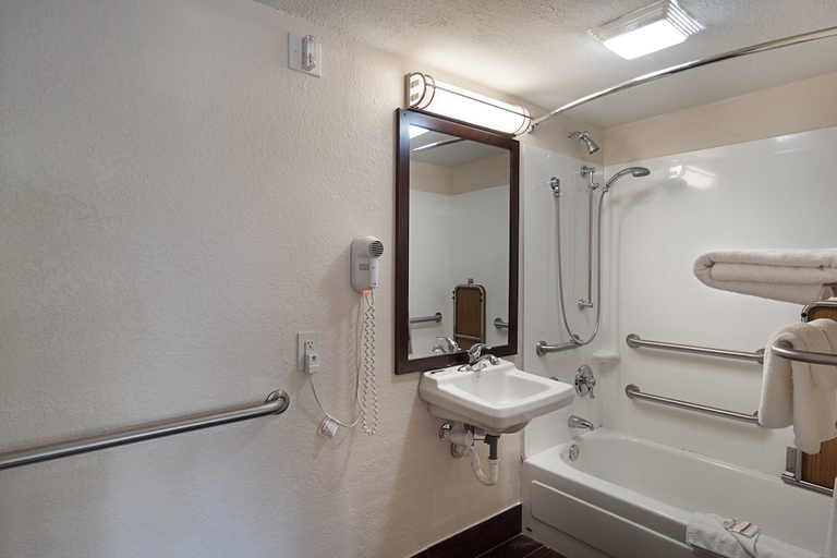 Bathroom 5, Red Roof Inn Springfield, Il, Sangamon