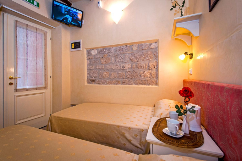 Bedroom 2, Guest house SOTTO I VOLTI Centro Storico, Rovinj